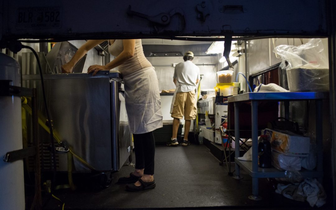 How to Train Your Commercial Kitchen Staff for a Successful Foundation